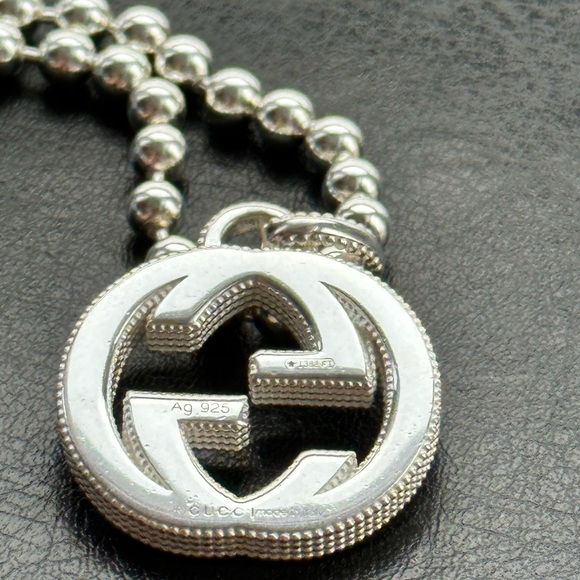 Gucci: Beaded Sterling Silver Interlocking GG Necklace - Picture 8 of 16